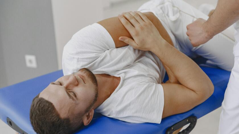 chiropractor-vs-physiotherapist